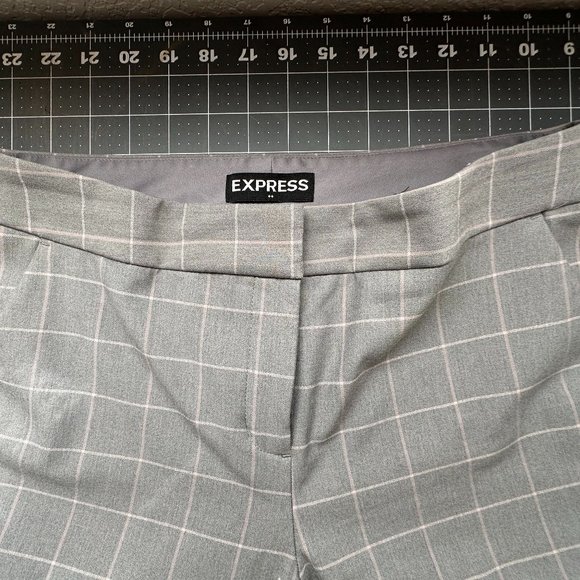 NWT Express Editor Dress Pants Barely Boot Low Rise Light Gray Plaid Size 8R - Picture 2 of 6